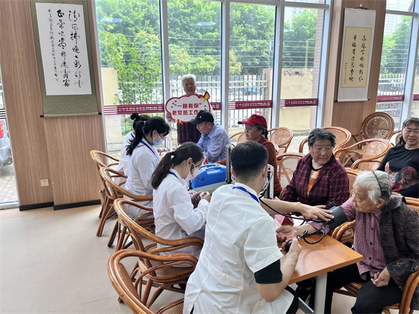 同心协力反邪教 携手义诊护安康图片1.jpg 同心协力反邪教 携手义诊护安康图片1.jpg